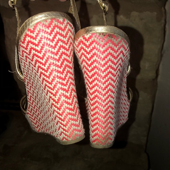Lilly Pulitzer Sophie Gold Chevron Wedge 10 M - Picture 3 of 8